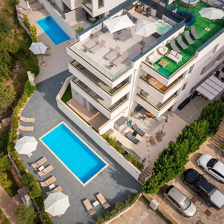 Apartment Alegria In Okrug With Heated Pool, Sea View, Jacuzzi, Wifi Traù Esterno foto