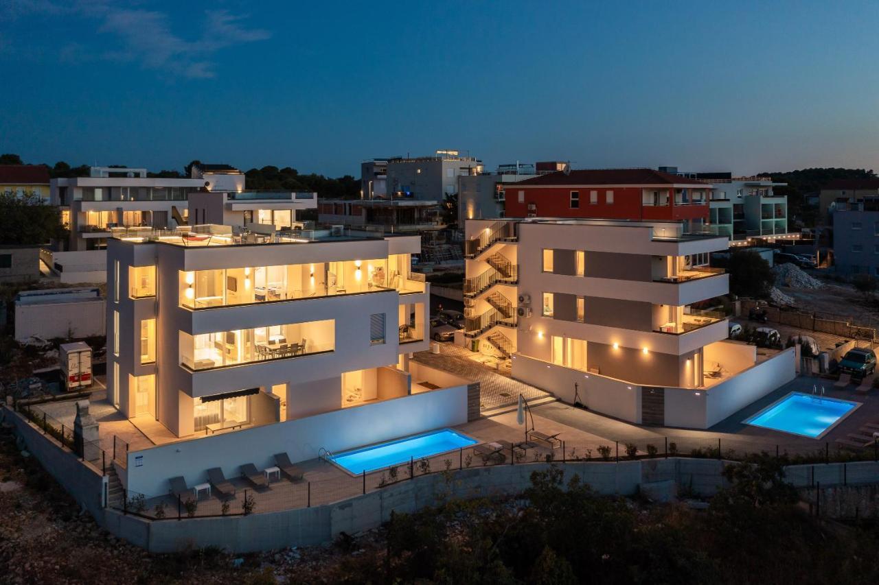 Apartment Alegria In Okrug With Heated Pool, Sea View, Jacuzzi, Wifi Traù Esterno foto