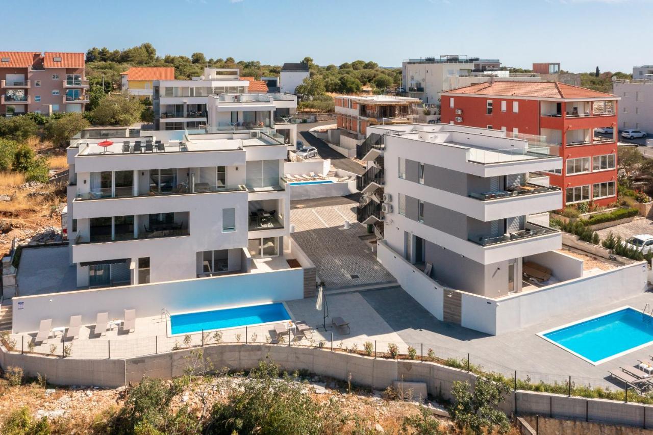 Apartment Alegria In Okrug With Heated Pool, Sea View, Jacuzzi, Wifi Traù Esterno foto