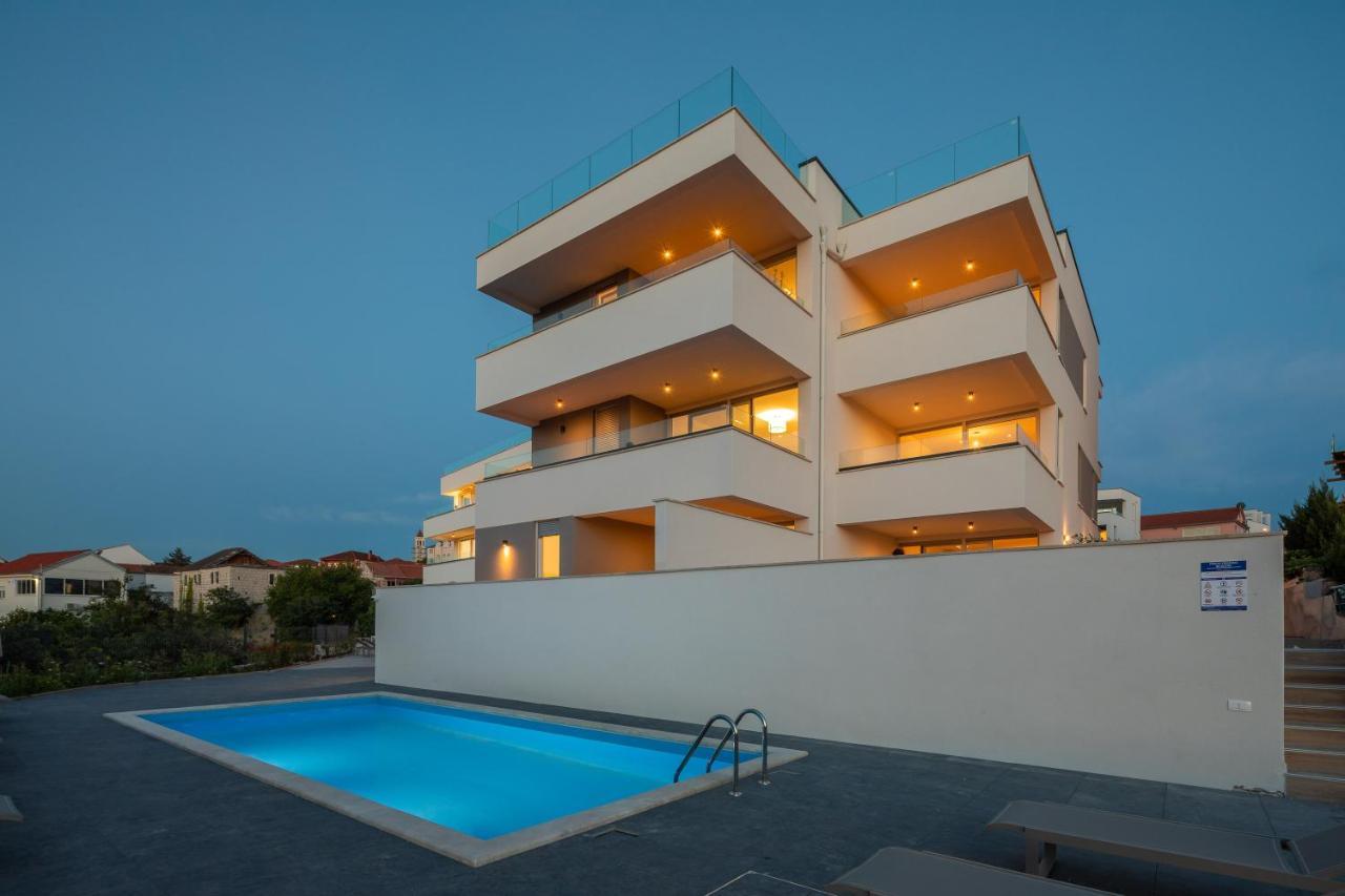 Apartment Alegria In Okrug With Heated Pool, Sea View, Jacuzzi, Wifi Traù Esterno foto