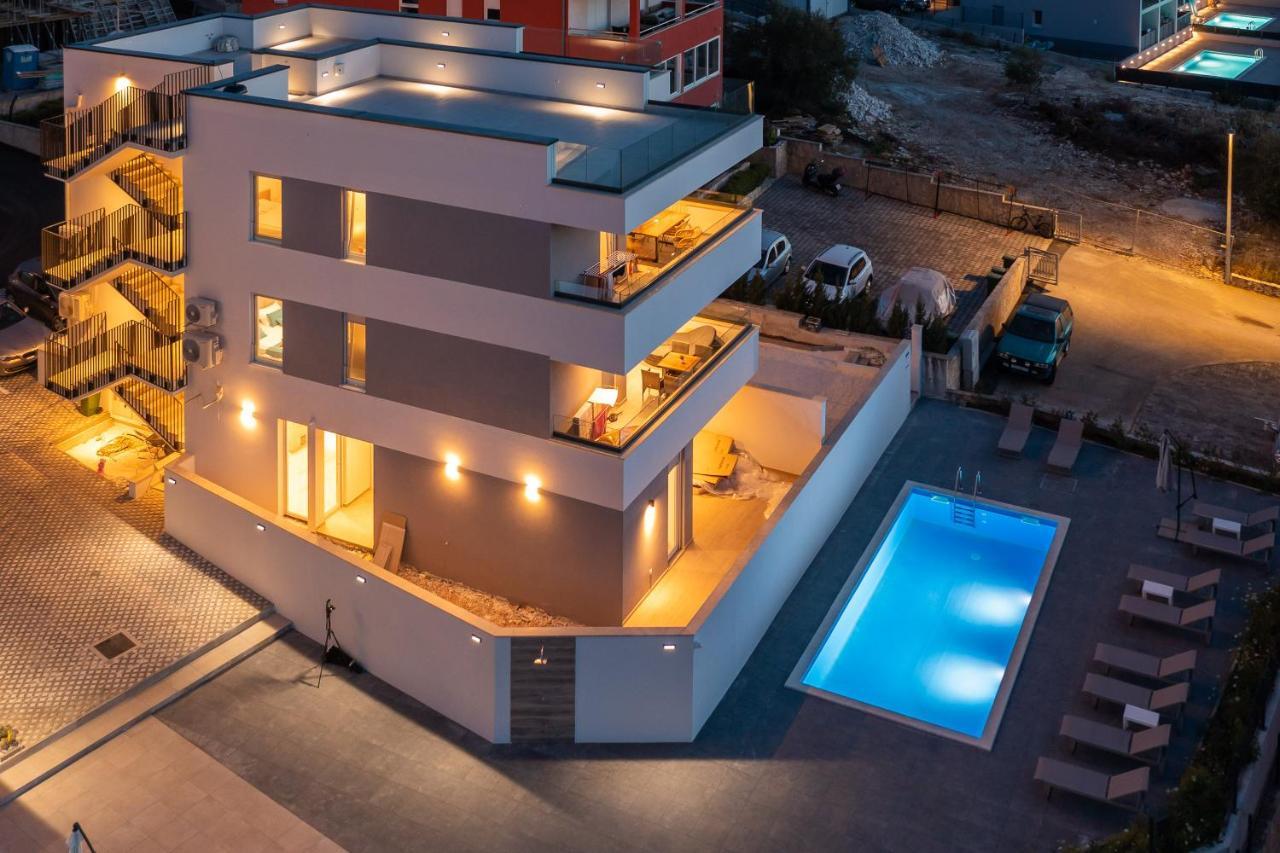 Apartment Alegria In Okrug With Heated Pool, Sea View, Jacuzzi, Wifi Traù Esterno foto