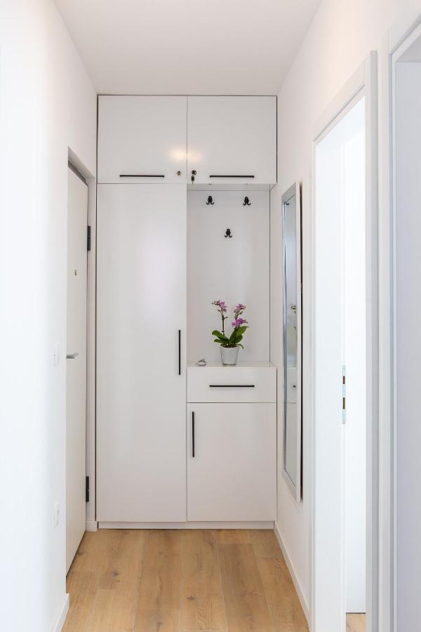 Apartment Alegria In Okrug With Heated Pool, Sea View, Jacuzzi, Wifi Traù Esterno foto