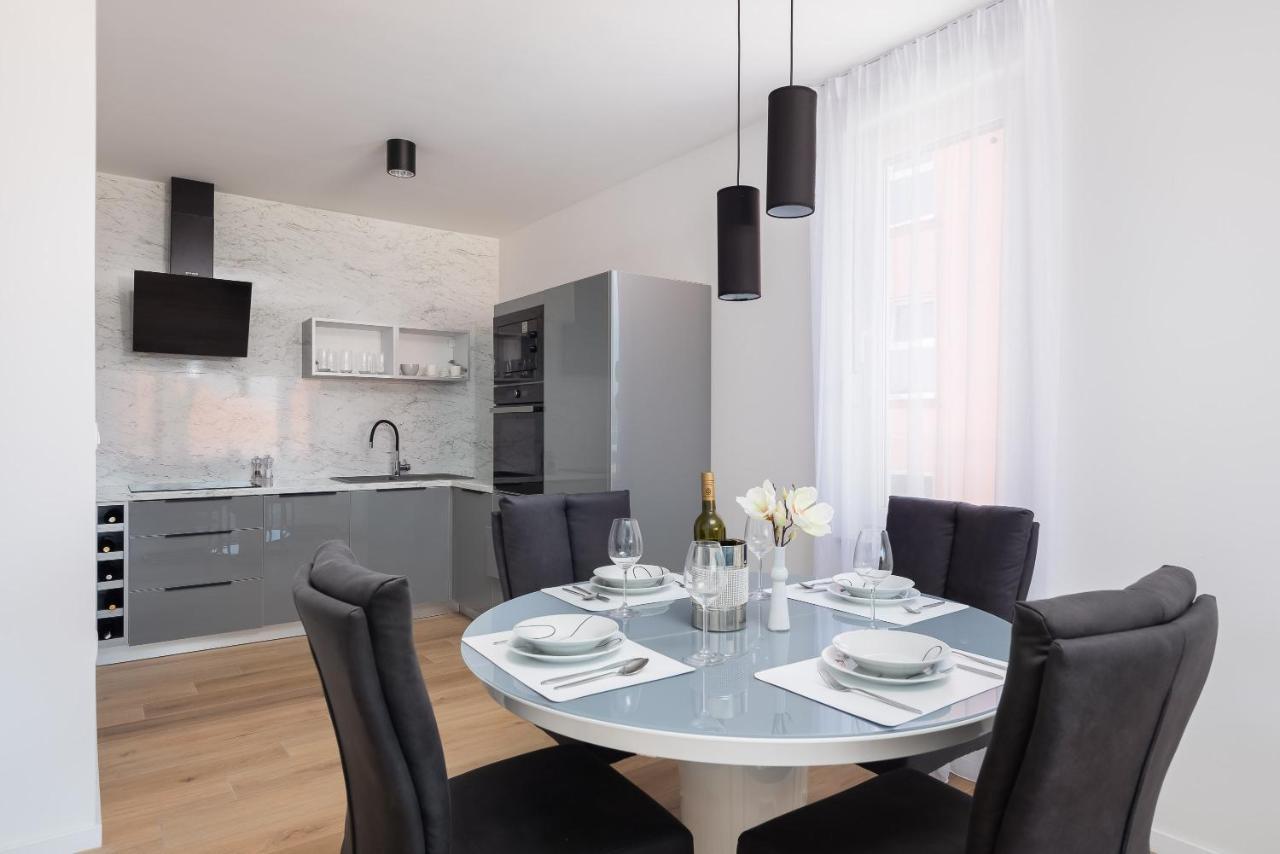Apartment Alegria In Okrug With Heated Pool, Sea View, Jacuzzi, Wifi Traù Esterno foto