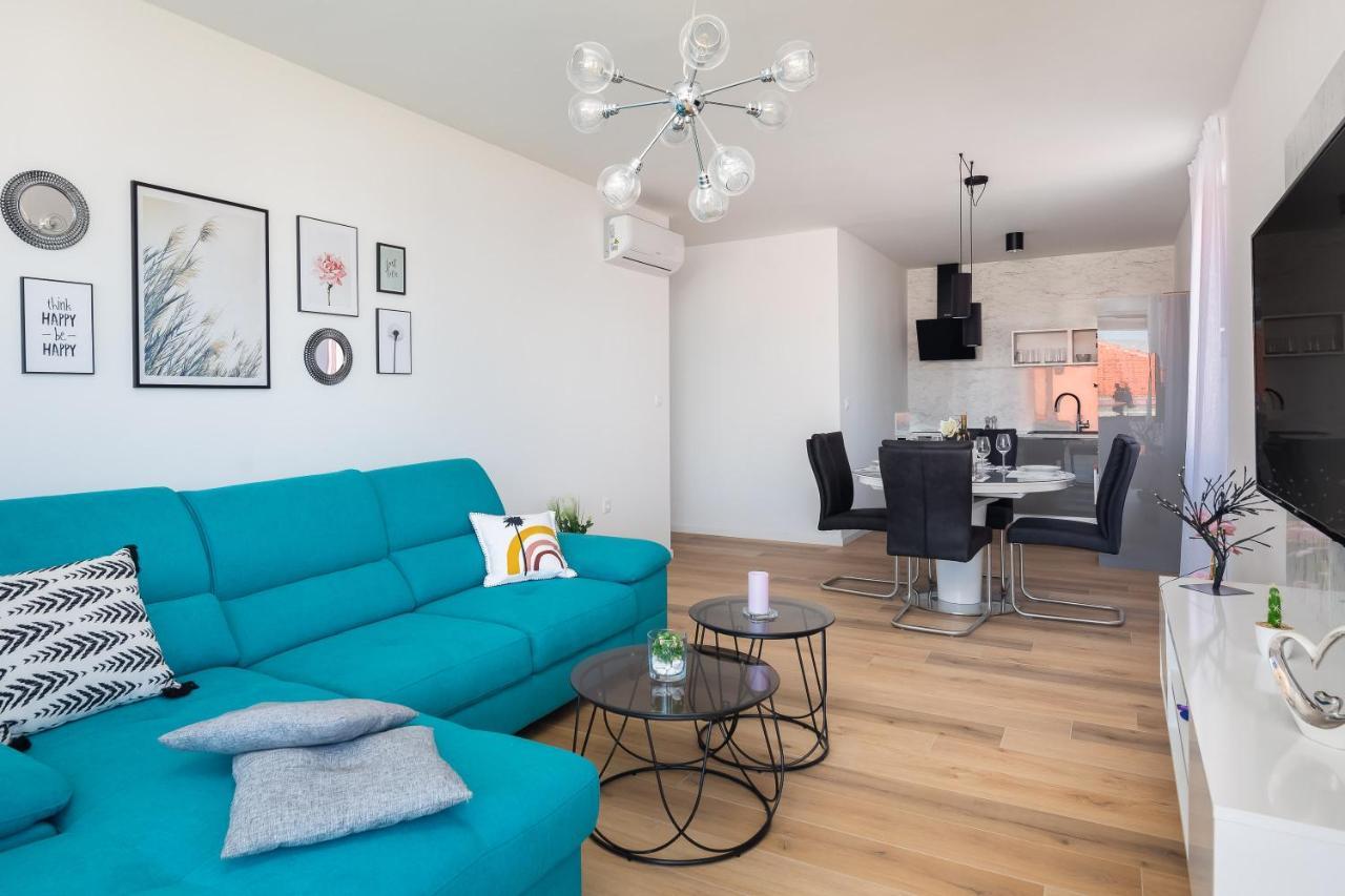 Apartment Alegria In Okrug With Heated Pool, Sea View, Jacuzzi, Wifi Traù Esterno foto