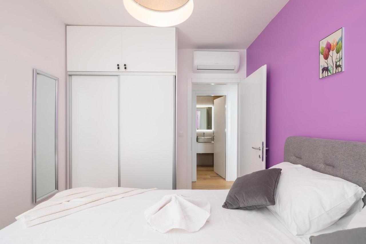 Apartment Alegria In Okrug With Heated Pool, Sea View, Jacuzzi, Wifi Traù Esterno foto