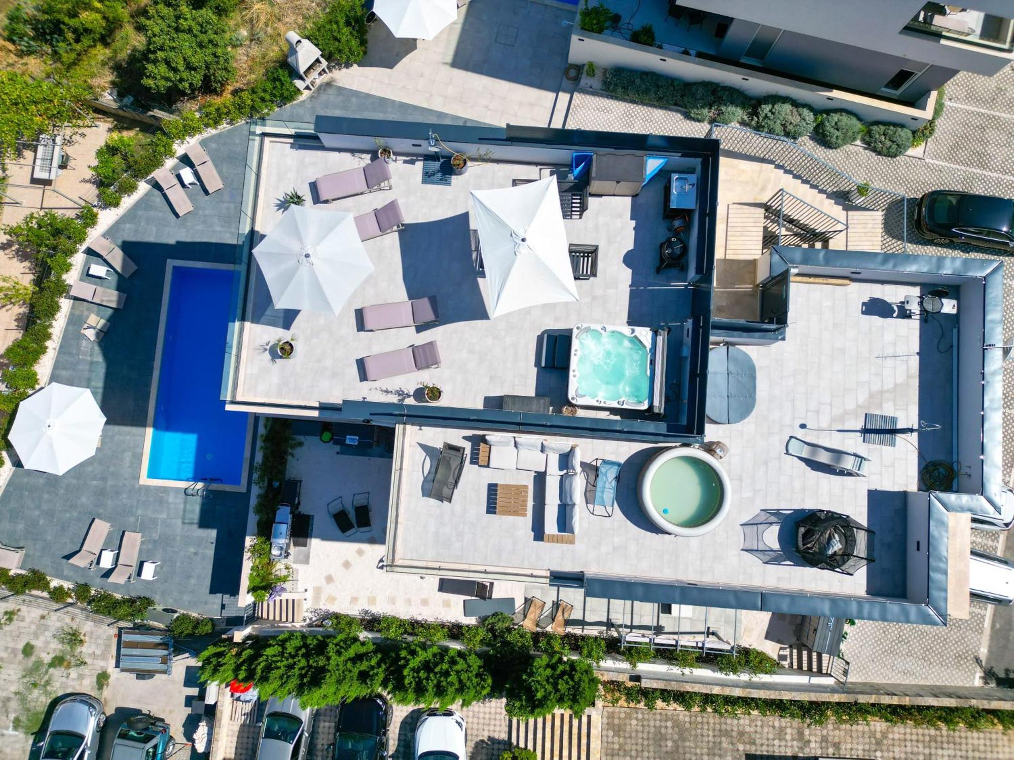 Apartment Alegria In Okrug With Heated Pool, Sea View, Jacuzzi, Wifi Traù Esterno foto